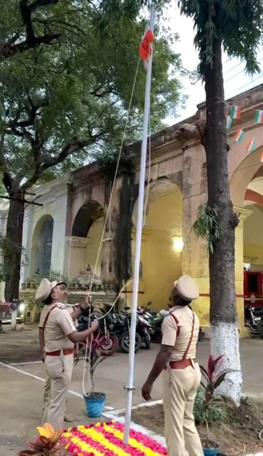 தஞ்சையில் திடீரென்று ஒன்று கூடிய தீயணைப்பு துறையினர்..! என்னாச்சி தேசிய தொப்புள் கொடி ..?