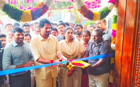 தஞ்சை மாவட்டத்தில் ரூ.16.14 கோடி மதிப்பீட்டில் புதிய அரசு அலுவலகக் கட்டிடங்கள் திறப்பு  வேளாண் அமைச்சர் ர. வினோத் திருவிளக்கு ஏற்றி திறந்து வைத்தார்