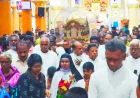 பிரான்ஸிலிருந்து கொண்டுவரப்பட்ட புனித சிறுமலர் தெரேசாவின் திருப்பண்டப் பெட்டகம் கும்பகோணத்தில்  மெழுகுவர்த்தி ஏந்தி கிறிஸ்தவ மக்கள் சிறப்பு ஜெப வழிபாடு