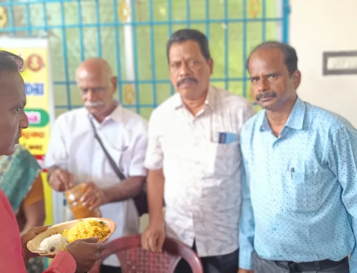 குடந்தை மருதம் லயன்ஸ் சங்கம் சார்பில் 100 பயனாளிகளுக்கு அன்னதானம்