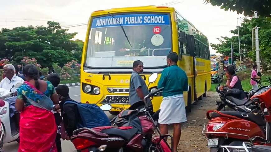 ஊத்தங்கரை அருகே சிறுவர்கள் மீது அதியமான் பள்ளி பேருந்து மோதி விபத்து பள்ளி பேருந்தின் மீது நடவடிக்கையா சிறுவர்களுக்கு வாகனம் கொடுத்த பெற்றோர்கள் மீது நடவடிக்கையா...?